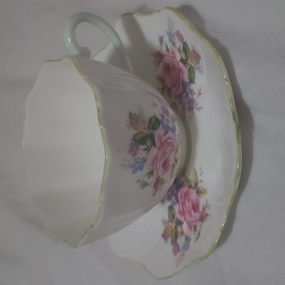 Vintage Tea Cup And Saucer - Picture 1 of 3